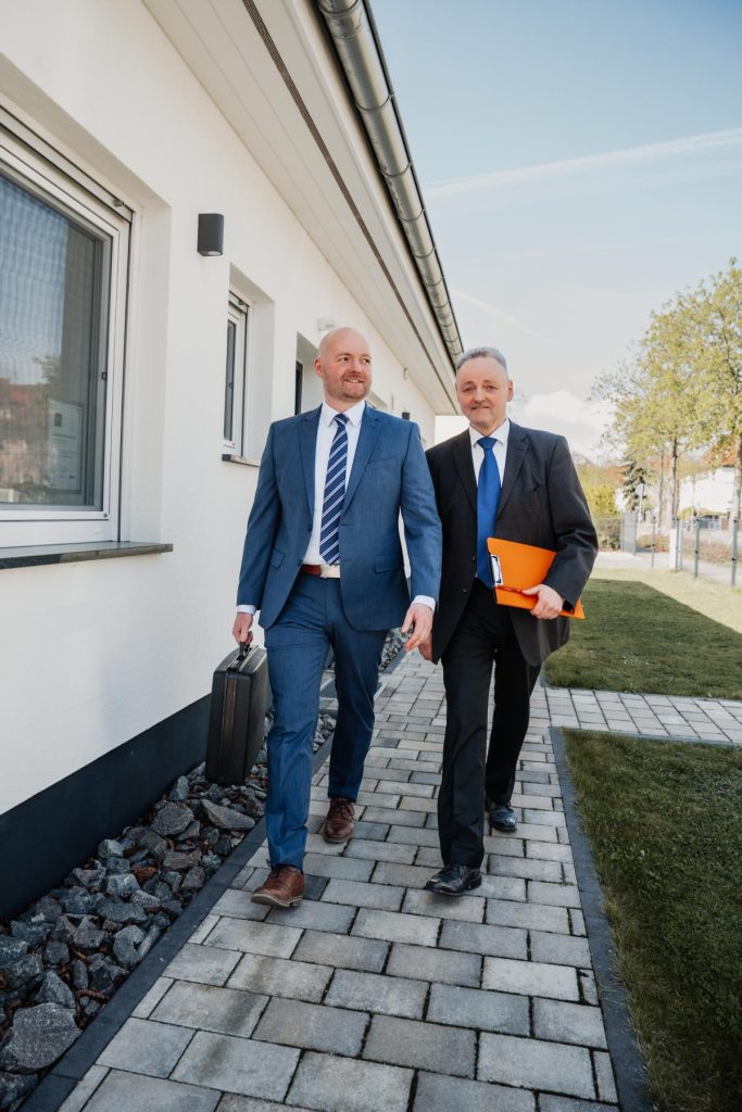 Matthias und Karsten Dumont auf dem Weg zu einem Kundentermin