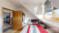 Helle Dachgeschosswohnung mit Balkon und großzügigem Grundriss nahe am Geiseltalsee! - Schlafzimmer