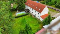 Großes freistehendes und vielseitig nutzbares Mehrfamilienhaus mit 5 Wohneinheiten nahe bei Leipzig. - Luftaufnahme