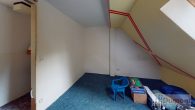 Großes freistehendes und vielseitig nutzbares Mehrfamilienhaus mit 5 Wohneinheiten nahe bei Leipzig. - Zimmer DG Mitteleingang