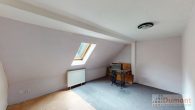 Großes freistehendes und vielseitig nutzbares Mehrfamilienhaus mit 5 Wohneinheiten nahe bei Leipzig. - Zimmer DG rechter Eingang