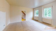 Großes freistehendes und vielseitig nutzbares Mehrfamilienhaus mit 5 Wohneinheiten nahe bei Leipzig. - Zimmer OG Mitteleingang