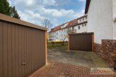 Attraktive Investitionsmöglichkeit, Mehrfamilienhaus mit Potenzial in Merseburg! - Garagen im Hinterhof