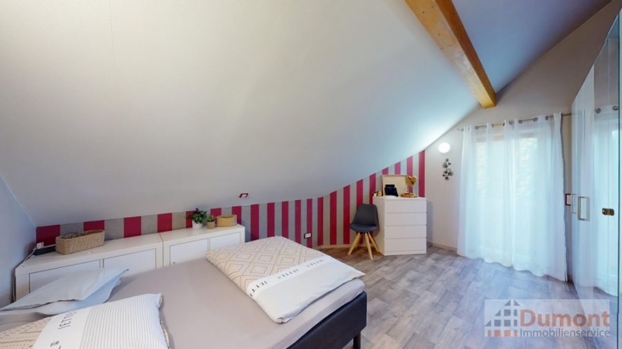 DG zweites Zimmer mit Balkonzugang