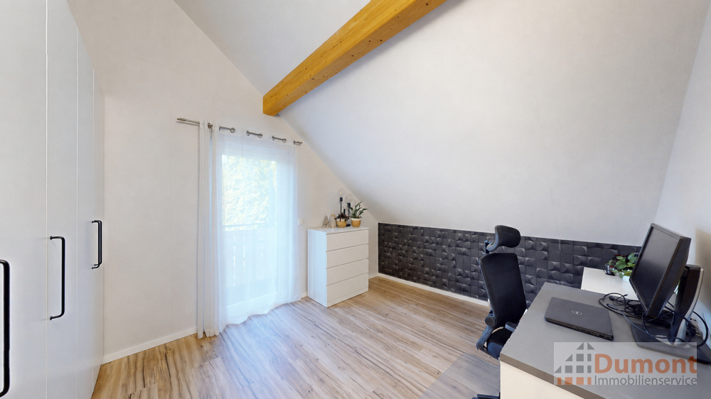 DG Zimmer mit Balkonzugang