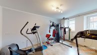 Bezugsfertiges Wohnhaus mit großzügigem Grundstück, Scheune und vielseitigen Nutzungsmöglichkeiten - Fitnessraum EG