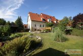 Gemütliches Einfamilienhaus mit schönem Garten, Terrasse und Garage in Leuna. - Garten