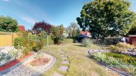Gemütliches Einfamilienhaus mit schönem Garten, Terrasse und Garage in Leuna. - Garten