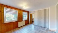 Gemütliches Einfamilienhaus mit schönem Garten, Terrasse und Garage in Leuna. - Wohnzimmer EG