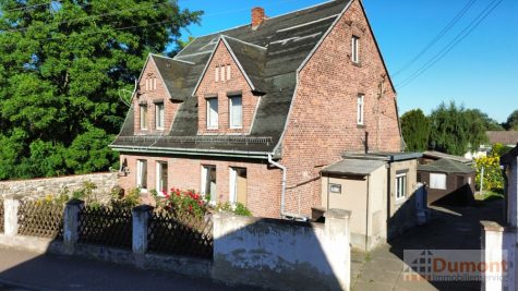 Zweifamilienhaus mit viel Potenzial und sonnigem Grundstück mit zahlreichen Möglichkeiten., 06217 Merseburg, Zweifamilienhaus