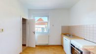 Attraktives Mehrfamilienhaus mit 3 Wohneinheiten und 5 Garagen – unvermietet und vielseitig nutzbar! - Küche mit Speisekammer Erdgeschoss