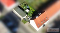 Attraktives Mehrfamilienhaus mit 3 Wohneinheiten und 5 Garagen – unvermietet und vielseitig nutzbar! - Luftaufnahme