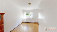 Attraktives Mehrfamilienhaus mit 3 Wohneinheiten und 5 Garagen – unvermietet und vielseitig nutzbar! - Zimmer Erdgeschoss
