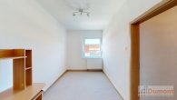 Attraktives Mehrfamilienhaus mit 3 Wohneinheiten und 5 Garagen – unvermietet und vielseitig nutzbar! - Zimmer Obergeschoss