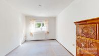 Attraktives Mehrfamilienhaus mit 3 Wohneinheiten und 5 Garagen – unvermietet und vielseitig nutzbar! - Zimmer Erdgeschoss