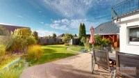 Terrasse mit Blick in den Garten