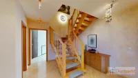Flur und Treppe EG