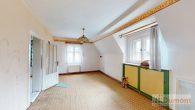 Vierseitenhof mit großem Grundstück, Nebengebäuden und viel Potenzial in Landsberg bei Halle. - Zimmer OG