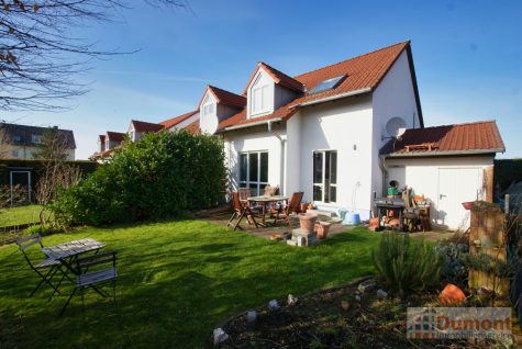 Schöne Immobilie mit sonniger Terrasse im Garten und Garage direkt am Haus., 06116 Halle, Reihenendhaus