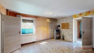 Natur pur genießen – familienfreundliches Zuhause mit viel Potenzial in Kötzschau nahe bei Leipzig! - Flur/Eingangsbereich im EG mit Kamin