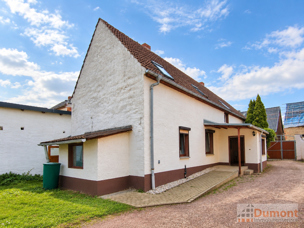 Großzügiges Einfamilienhaus mit viel Platz, Nebengelass und weitläufigem Garten nahe bei Halle.