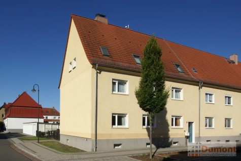 Attraktives Mehrfamilienhaus mit 3 Wohneinheiten und 5 Garagen – unvermietet und vielseitig nutzbar!, 06237 Leuna, Mehrfamilienhaus
