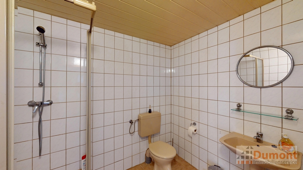 Bad im EG neben dem Waschhaus