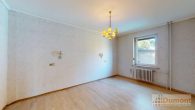 Zweifamilienhaus mit viel Potenzial und großem Grundstück mit zahlreichen Möglichkeiten. - Schlafzimmer EG
