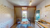 Zweifamilienhaus mit viel Potenzial und großem Grundstück mit zahlreichen Möglichkeiten. - Küche OG