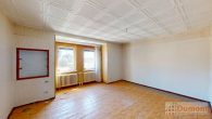 Zweifamilienhaus mit viel Potenzial und großem Grundstück mit zahlreichen Möglichkeiten. - Wohnzimmer 1 OG