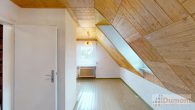 Freistehendes Einfamilienhaus mit Tiefgarage und gemütlichem Garten zur verwirklichung Ihrer Träume. - Zimmer DG