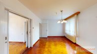 Freistehendes Einfamilienhaus mit Tiefgarage und gemütlichem Garten zur verwirklichung Ihrer Träume. - Wohnzimmer EG