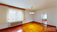 Freistehendes Einfamilienhaus mit Tiefgarage und gemütlichem Garten zur verwirklichung Ihrer Träume. - Wohnzimmer EG