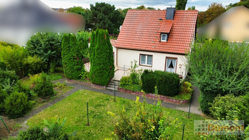 Freistehendes Einfamilienhaus mit Tiefgarage und gemütlichem Garten zur verwirklichung Ihrer Träume.