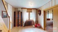 Tolle DHH mit Potential und sonnigem Garten – Ihr neues Zuhause in der Domstadt Merseburg. - Durchgangszimmer OG